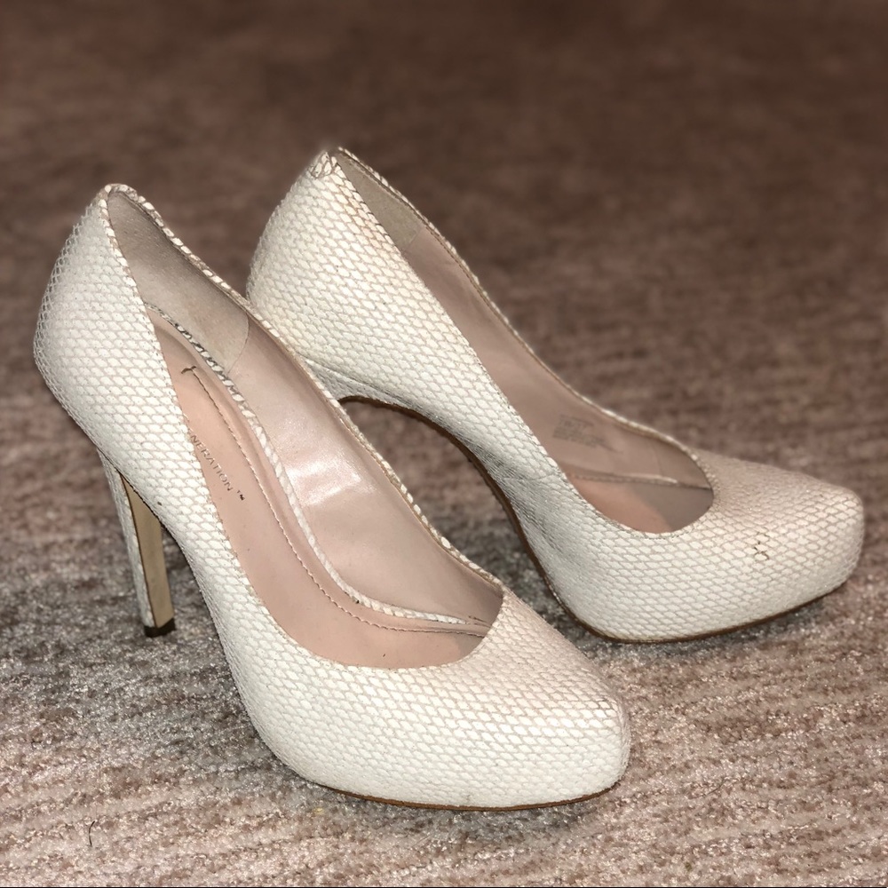 BCBG white pumps 7